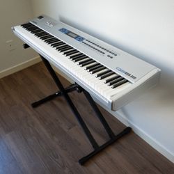 Alesis QS8.2 Synthesizer/Keyboard with case and adjustable stand
