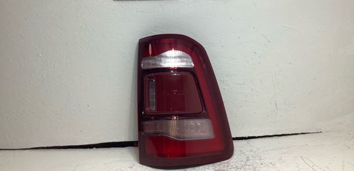 2019-2024 Dodge Ram right tail light (3J)