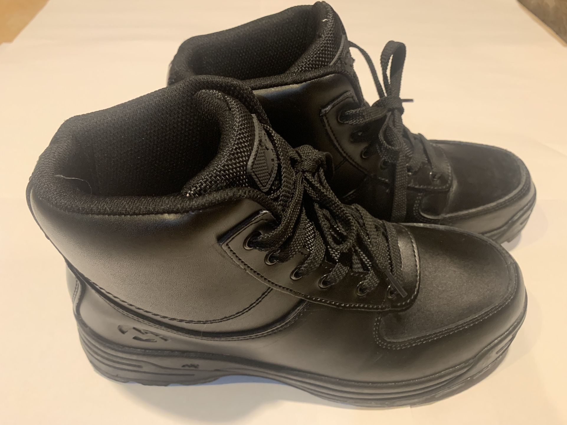 Mountain Gear Working Hiking Snow Boots Size 9 for Sale in