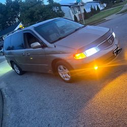 2015 Audi Q7 n  2004 Honda Odyssey Ex