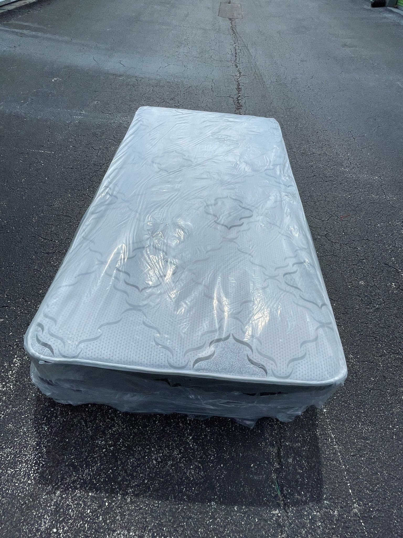 NEW TWIN SIZE MATTRESS AND BOX SPR+ING 2pcs