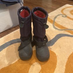 Kids Size 4 Snow Boot Kamik Brand - $25 OBO