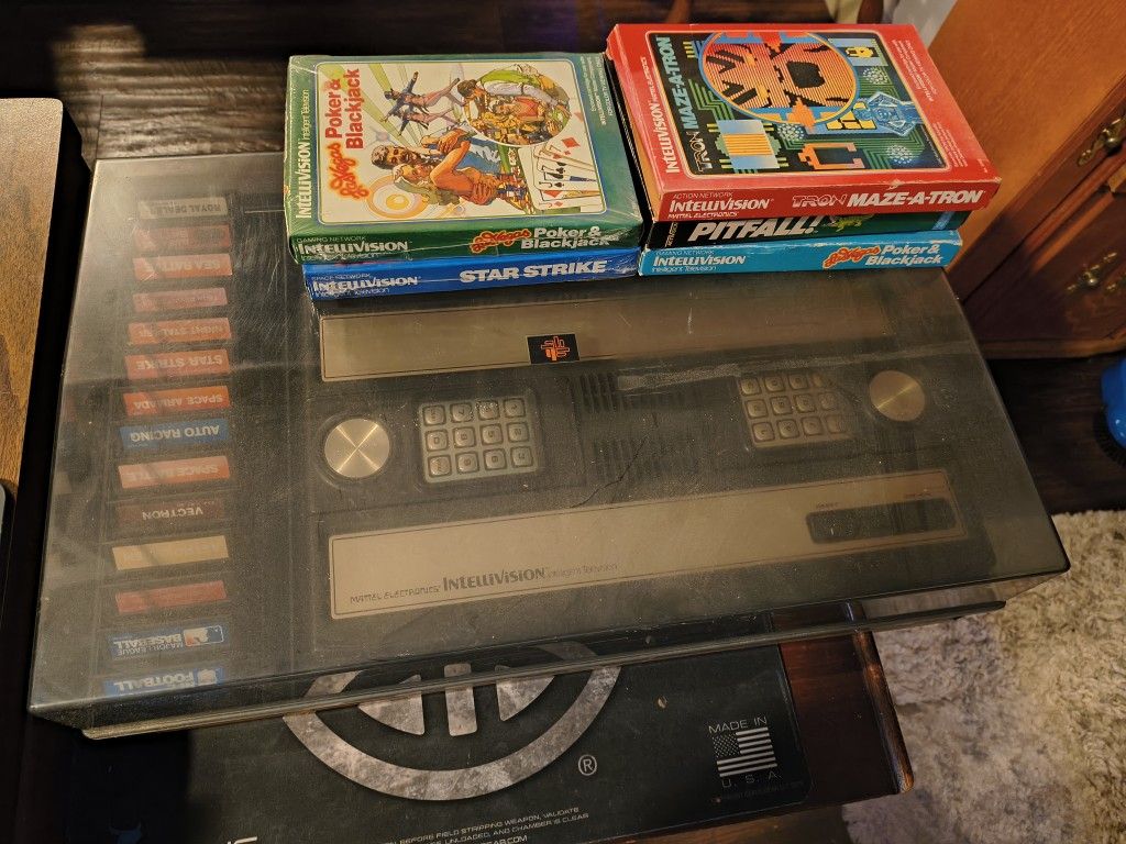 Intellivision Complete Working Set W/ 21 Games And Organizer.
