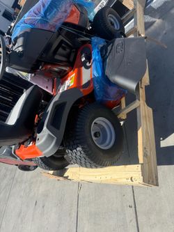 Husqvarna TS 146 (46") 22HP Briggs  Lawn Tractor  New