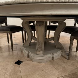 Dining Table And 8 Chairs 