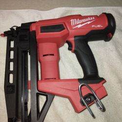 Milwaukee M18 Fuel Straight Finish Nailer 