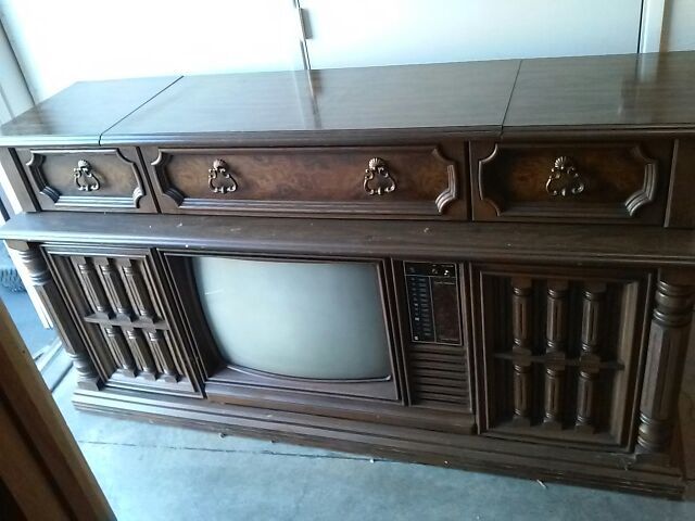 Nice 1970's Curtis Mathis Console TV Stereo Cabinet