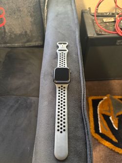 Apple Watch Series 8 (45mm) GPS