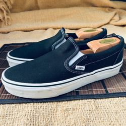 VANS Black Shoes -Sizes: (Men‘s 8.5 and Women’s 10 )