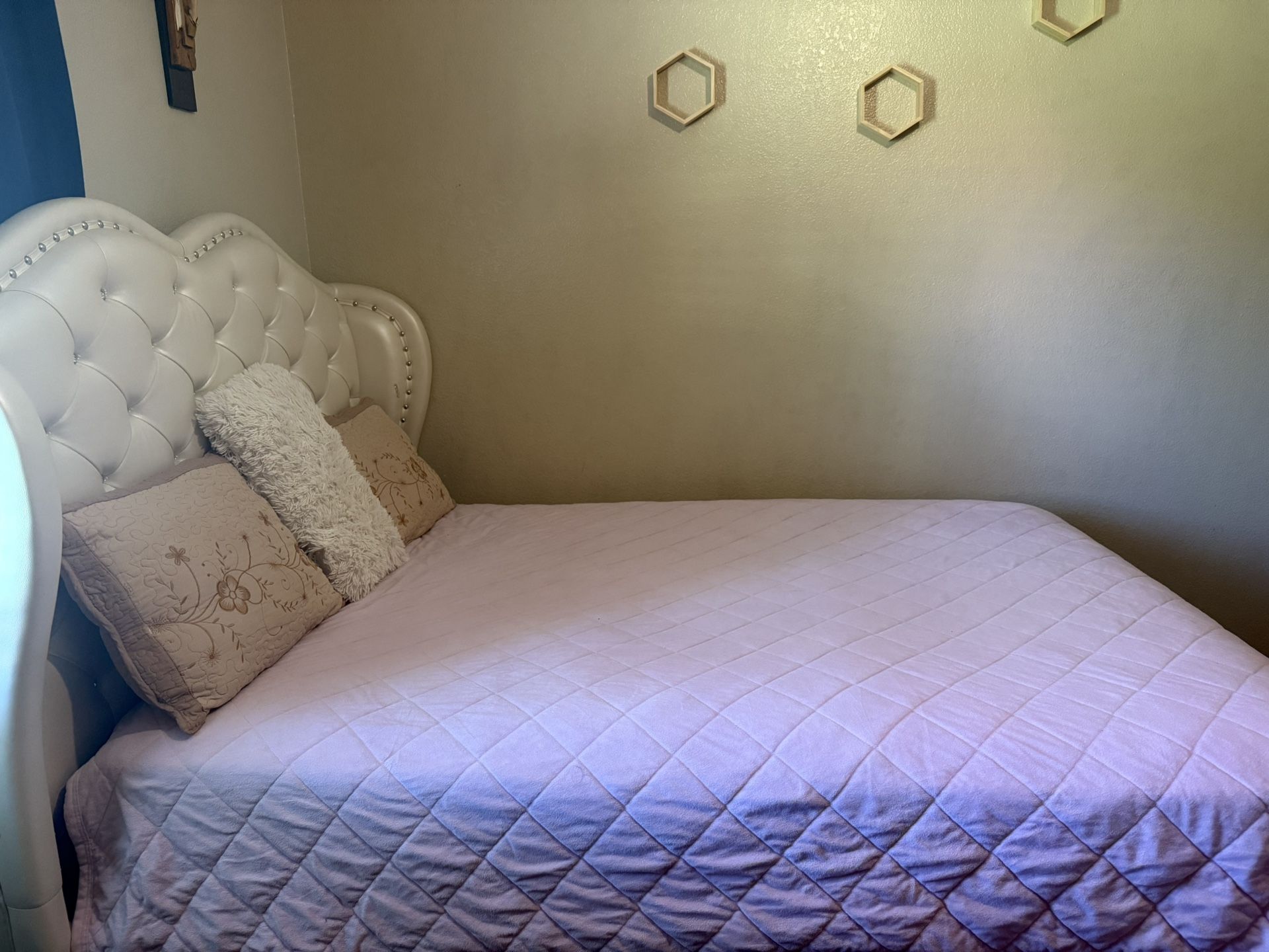 Queen Bed 