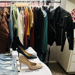 Women’s clothing, 30 Items total, 9 Express jeans sizes 4-6 , 3 Aldo’s shoes size 8,  2  express jackets,  1 Hollister Jean jacket, 1 Hollister sweate