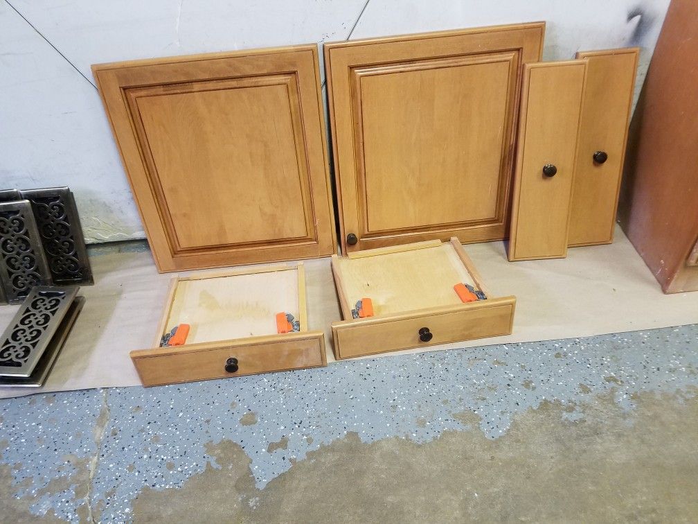 Kitchen cabinet doors,drawer covers and 2 drawer