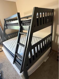 Bunk bed in like-new condition