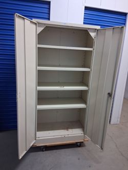 Rigid shelves solid metal storage cabinet With key
