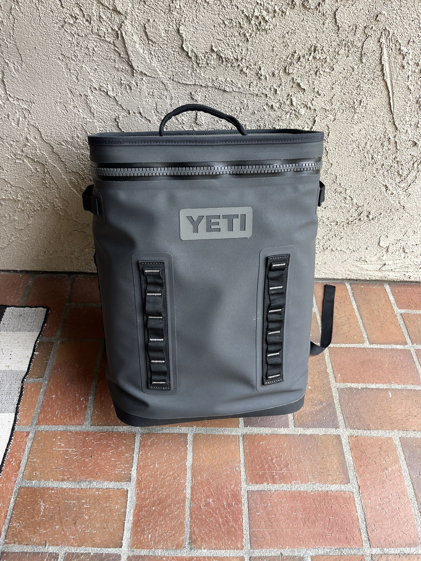 Yeti Hopper Backflip 24 Soft Sided Backpack Cooler