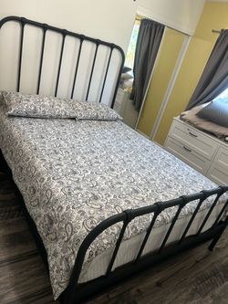 Queen size bed frame with mattress