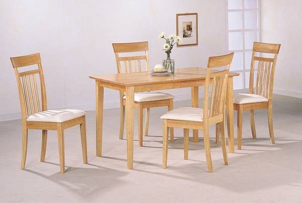 5-Piece Maple Dining Set w/ Table and 4 Chairs!