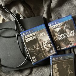 PS4/1 controller/ 3 Games GOOD CONDITION 