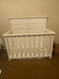 NEW Childcraft convertible wood crib NEW