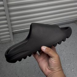 YEEZY SLIDES