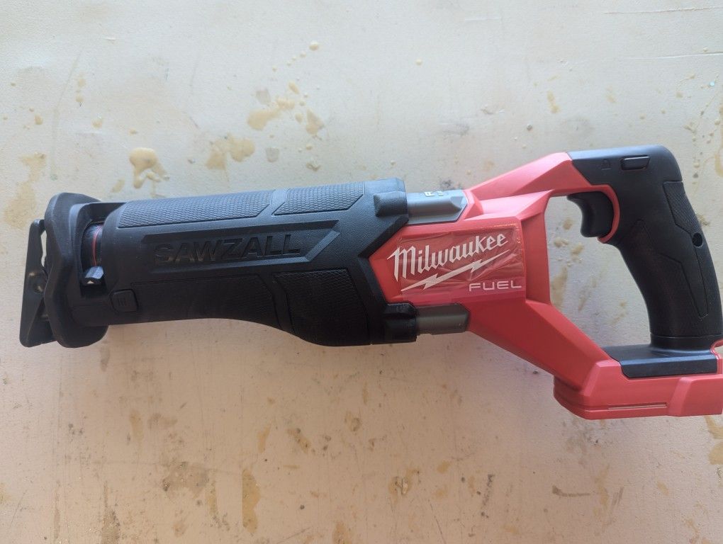 Milwaukee M18 Sawzall