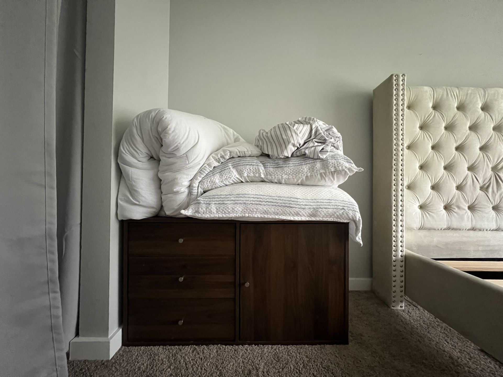 NIGHT STAND