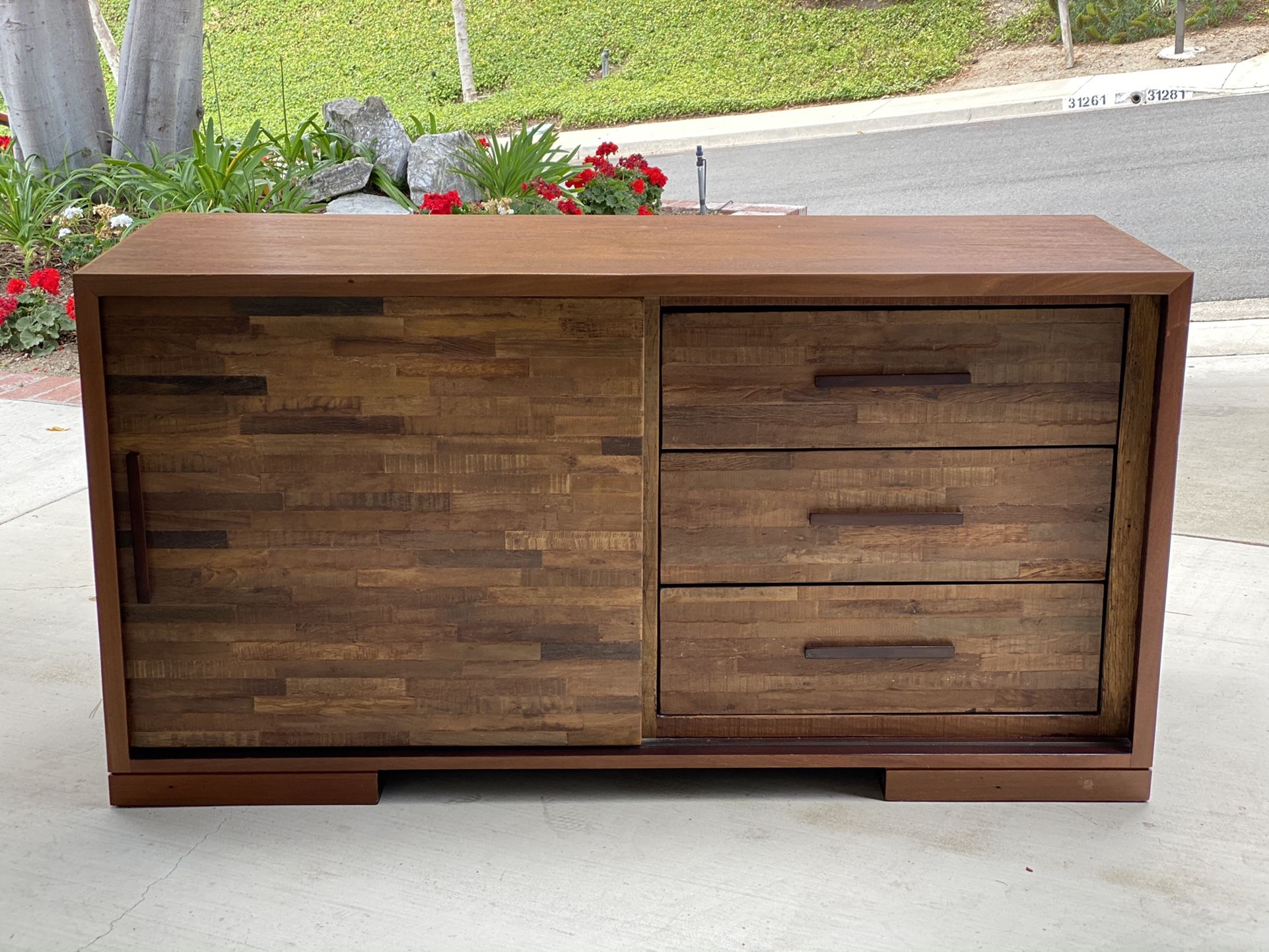 Crate & Barrel Seguro 54” Media Console