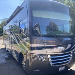 2017 Thor Miramar 34.3 bunk model  21k miles