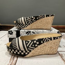 CL BY LAUNDRY DAYSIE MULE PEEP TOE RAFFIA WEDGE HEELS.