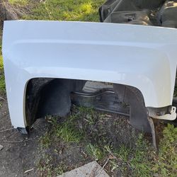 Fenders Chevy Silverado 2014-2018 ( pearl white)