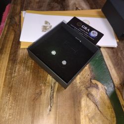 Diamond Earrings (Not Free Look At Below 👇🏼)