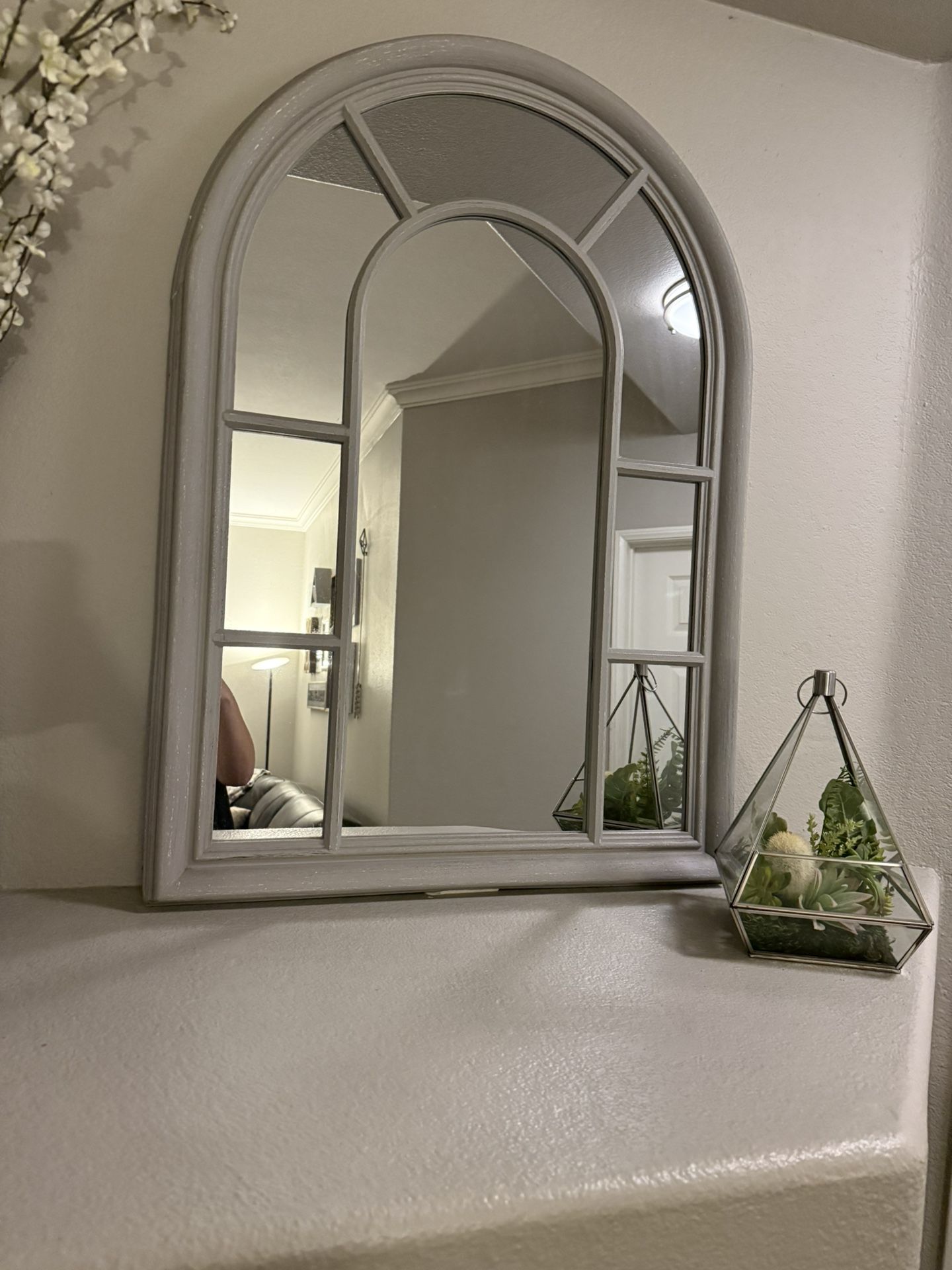 Arched Mirror & Decor