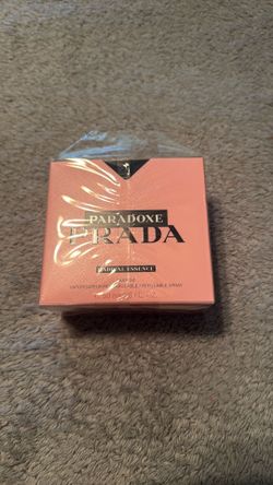Prada Paradoxe radical essence