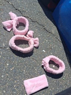 Girls hair accessories head vans. Sylish high quality lot of 3 pink and 1 gold headband lot is$5