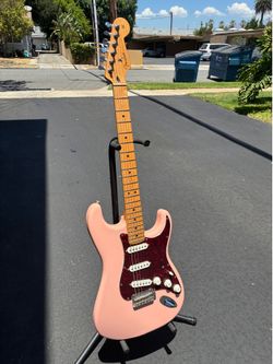 Fender Stratocaster LTD Player Shell Pink