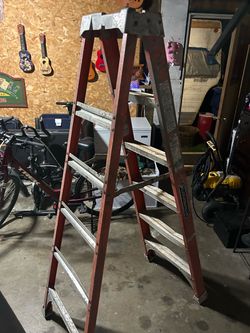 Louisville Fiberglass Step Ladder