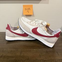 Nike size 7 Men Women 8.5