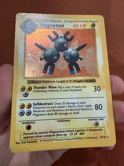 Shadowless Magneton Holo Pokémon Card 9/102