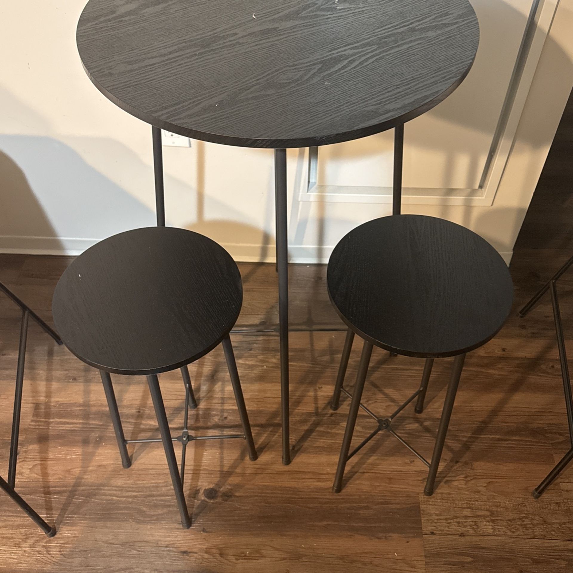Round Drink Table