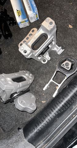 2015 Chrysler 200c Motor Mounts 