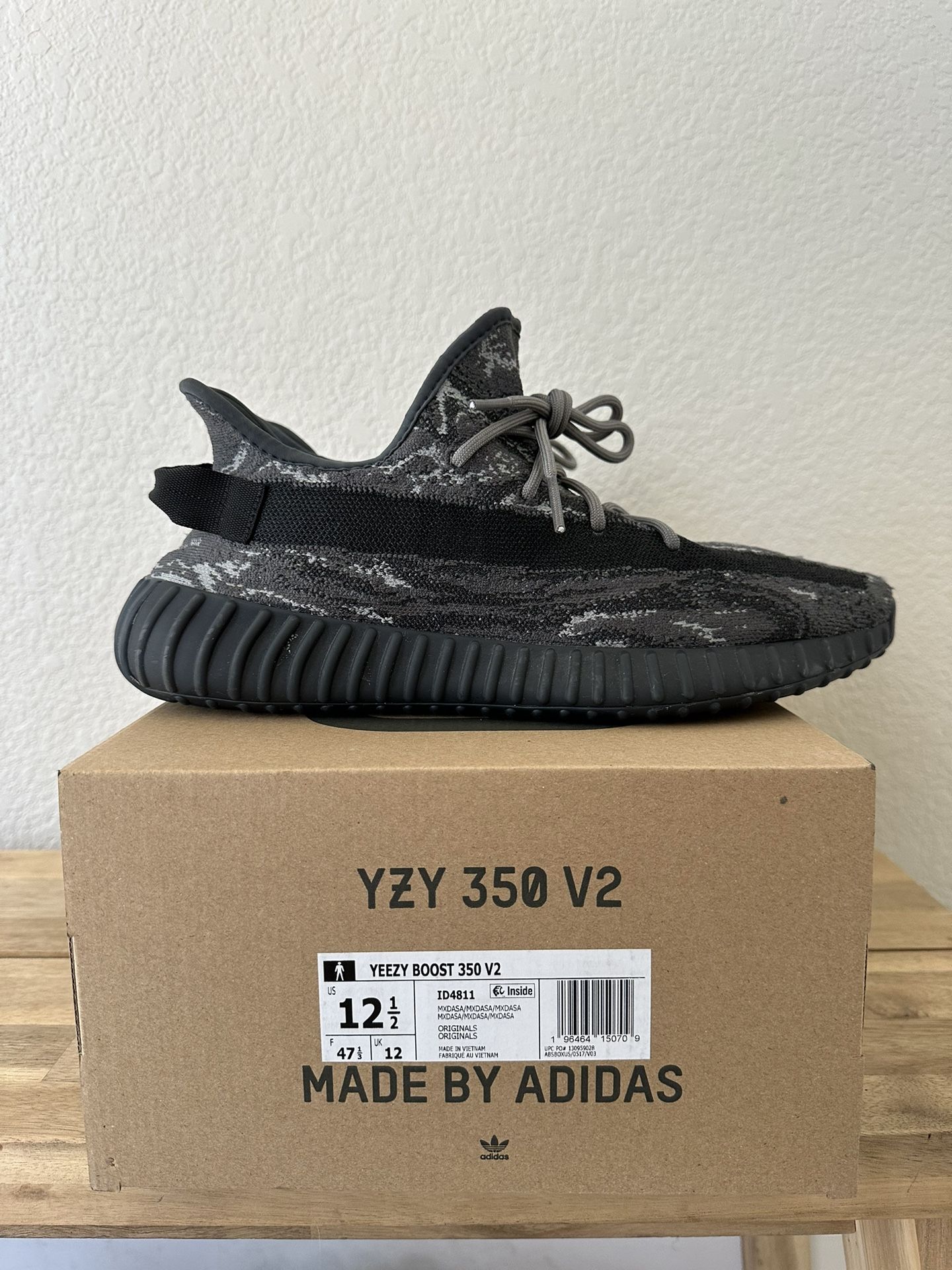 Yeezy Boost 350 V2 - MX Dark Salt for Sale in Denver, CO - OfferUp