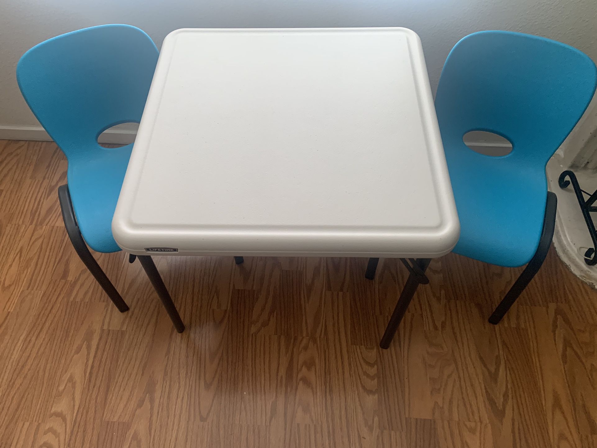 Kids Table 2 Chairs 