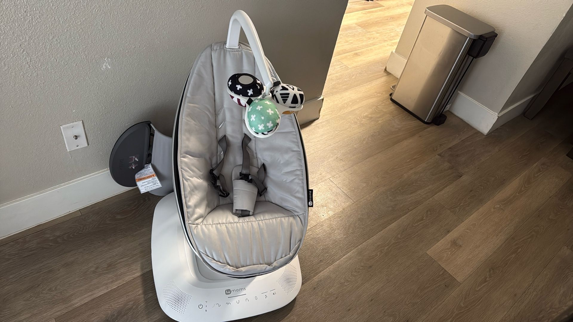 Mamaroo Multi motion Baby Swing