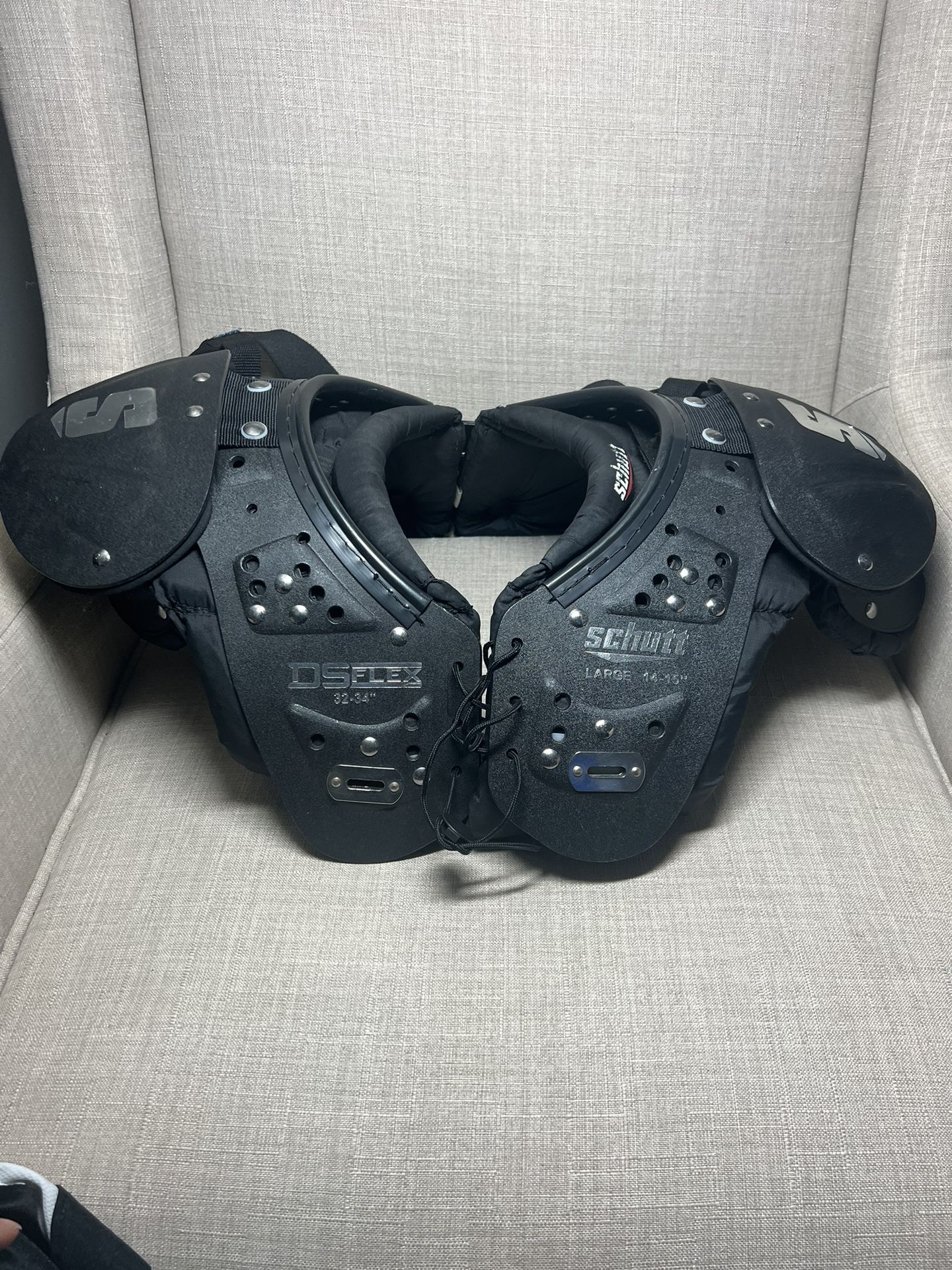 Schutt DS Flex XL Football Shoulder Pads 14 -15”32-34 Chest
