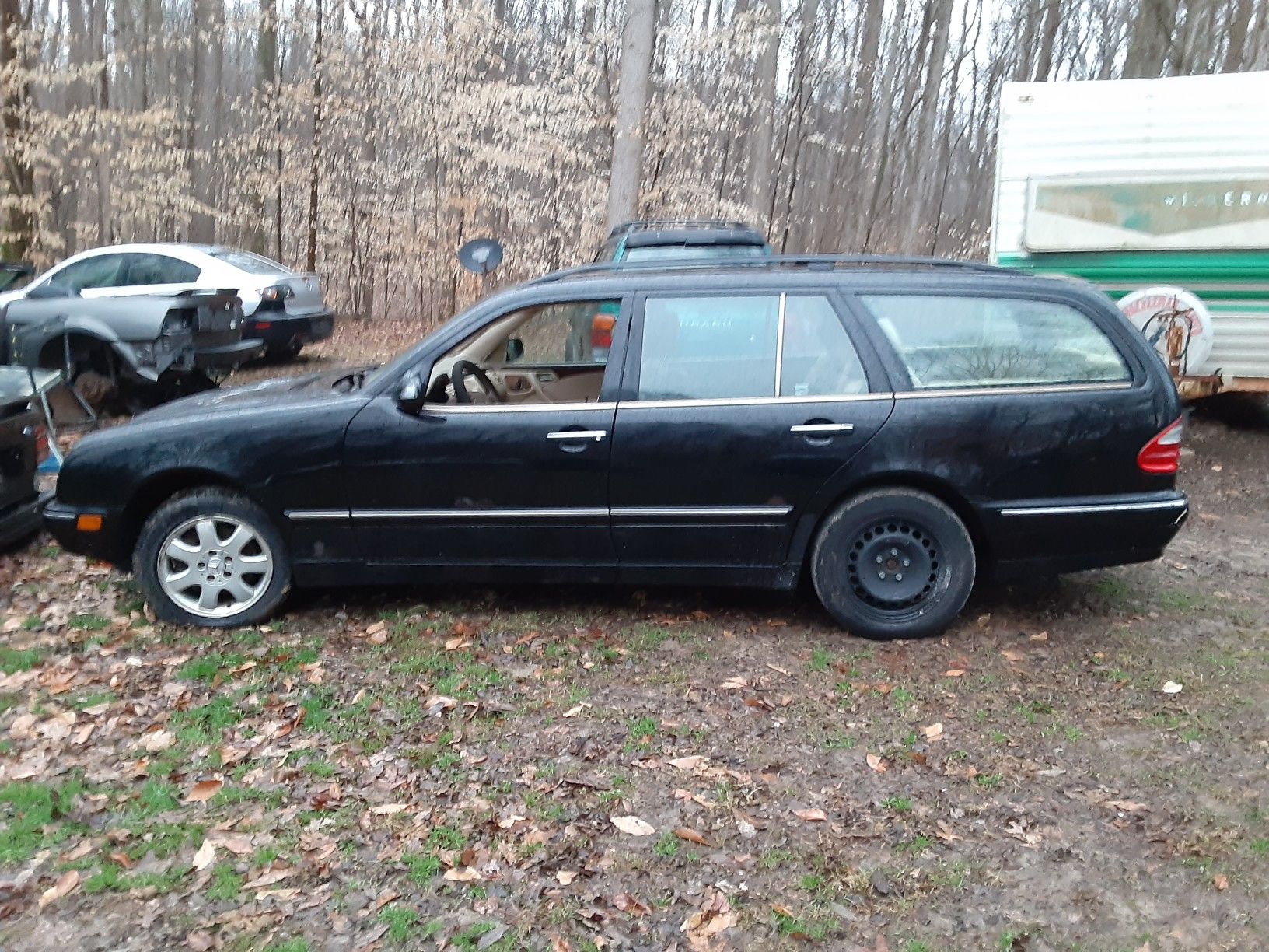 Parting out MERCEDES BENZ E320 E- class 4matic AWD PARTS ONLY