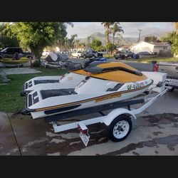 2005 SEADOO STAND UP JET SKIS FUEL INJECTED 2 STROKE 800CC  LAKE READY BOTH START AND RUN GOOD LOW HOURS 2300 EACH SKI PACKAGE DEAL $4800