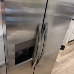 Frigidaire Refrigerator 