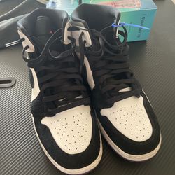 Nike Men’s Air Jordan 1 Mid SE- White Court Purple Black Size 12