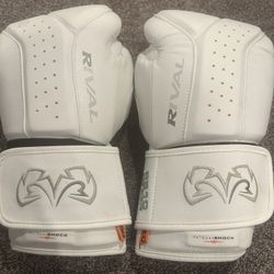 Rival Boxing Gloves Rb10. Intelli Shock…Practically Mint