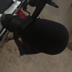 SM7B dynamic broadcasting microphone